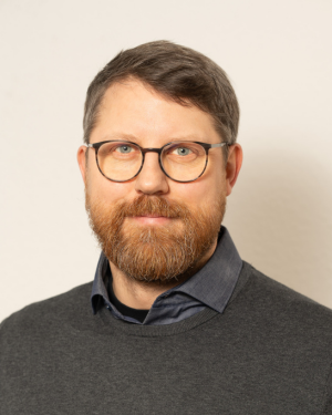 Ein Portrait von Tomik Leusbrock