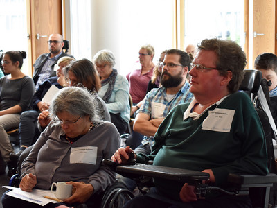 Zuschauer*innen bei der Auftaktveranstaltung zum PB