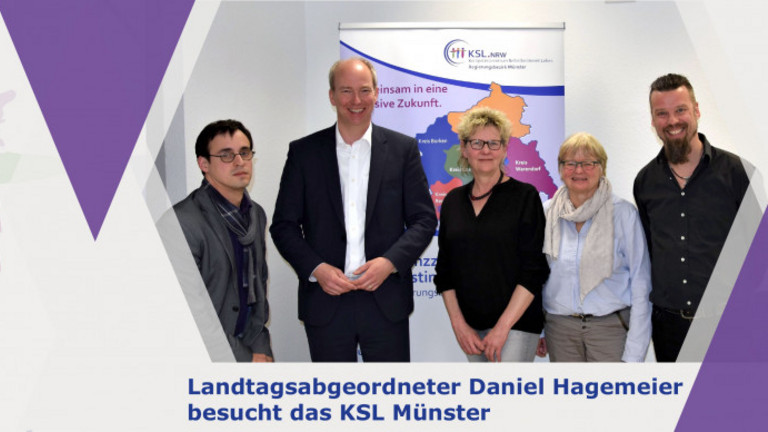 Eine Grafik mit dem KSL-Logo links und ein Bild rechts mit Daniel Hagemeier und Teilnehmenden der Gesprächsrunde.