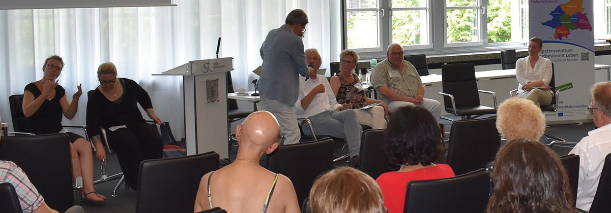 Rund 60 Personen stark war das Pleneum, welches sich im großen Sitzungssaal des Kreishaus Steinfurt zum Thema "Mehr Partizipation wagen!" eingefunden hatte.