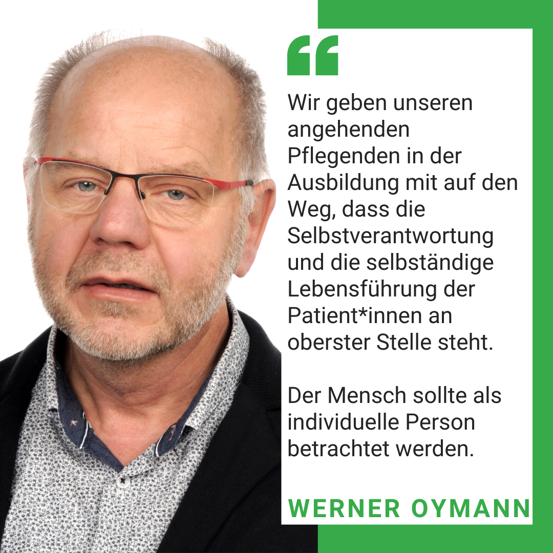 Man sieht ein Foto von Doris Rüter. Es steht geschrieben: Infos in Leichter Sprache zur Gesundheitsversorgung sollte es noch mehr geben! In Münster haben wir einen Fördertopf, um jährlich Projekte zur Inklusiven Gesundheits-Förderung zu unterstützen.Doris Rüter.